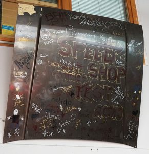 speedshop-steyer-galerie-motorhaube-unterschriften2